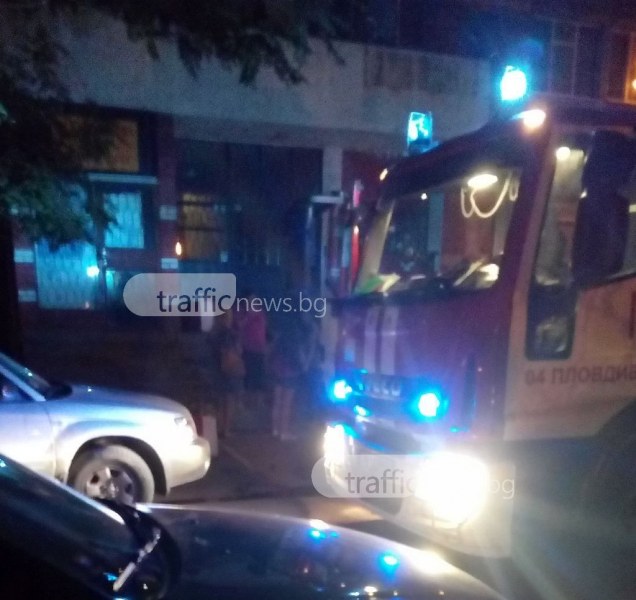 Пожар избухна в апартамент в Пловдив, огънят тръгнал от кухнята СНИМКИ