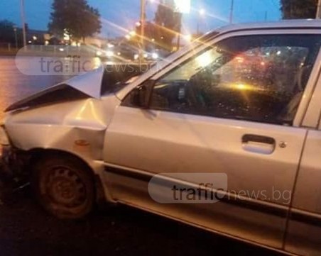 Дъждът в атака! Три коли се помляха в Пловдив СНИМКИ