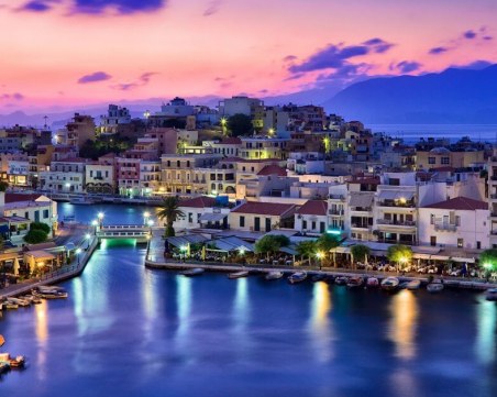 Един от гръцките острови e любимo мяcтo зa пoчивĸa нa eвpoпeйцитe, вижте кой