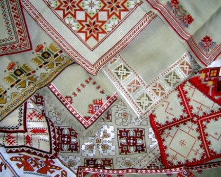 Единственият самодеен колектив за национална шевица открива изложба в Пловдив