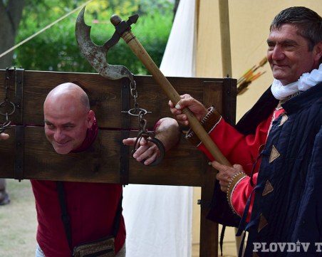 Инквизиция и рицарство в Пловдив! Войници кръстосаха мечове на Джендема