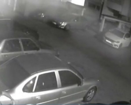 Непълнолетен задигна акумулатор от автомобил, камери го хванаха в крачка
