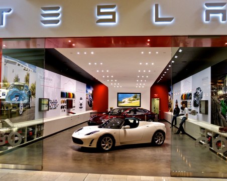 Tesla отваря първия си магазин на Балканите