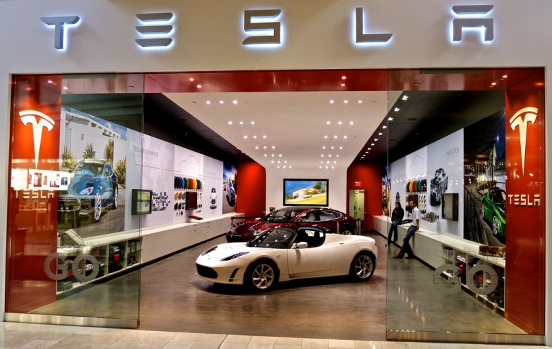 Tesla отваря първия си магазин на Балканите