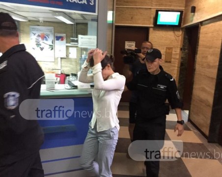 Домашен арест за Антония, причинила тежката верижна катастрофа край Труд СНИМКИ