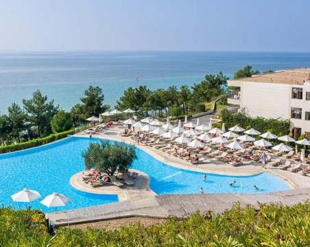 Хотелите в Халкидики напомпаха цените двойно