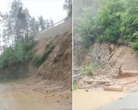 Паднали камъни, кална маса и дървета затвориха два основни пътя в Смолянско СНИМКИ