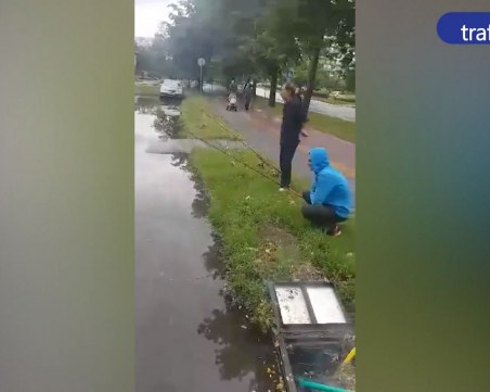 Рибари опънаха такъмите на паркинг в Кючука ВИДЕО