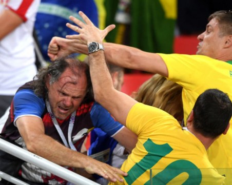 Сръбско семейство се сби с бразилци в Русия СНИМКИ