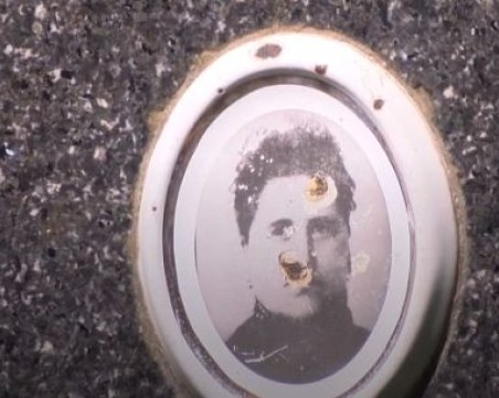 Възмутително: поругаха гроба на съпругата на Христо Ботев