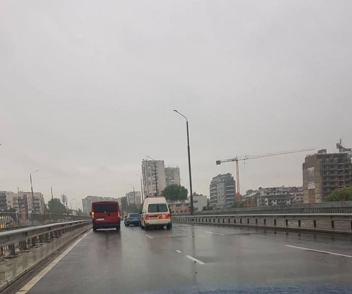 Две верижни катастрофи в Пловдив! Шест коли са се нанизали