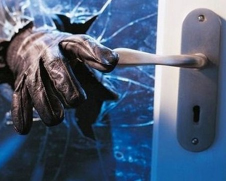 19-годишен младеж отмъкна инструменти от фирма в Пещера