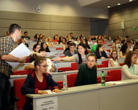 5 човека се борят за 1 място в най-желаните специалности на МУ-Пловдив