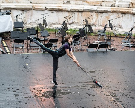 Ако на 13 септември вали, местят “Лебедово езеро“ на закрито