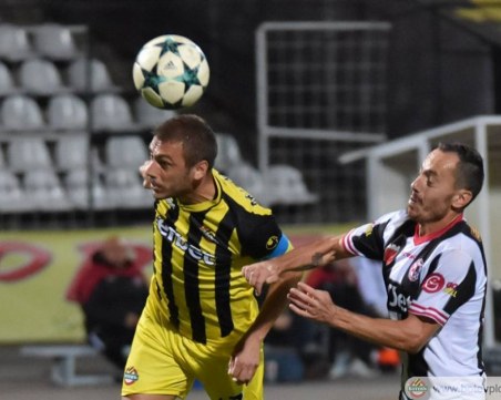 Ботев и Локо играят контроли през уикенда