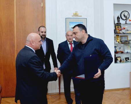 Наградиха служителите от спасителната операция при падането на Ми-17 в Пловдив СНИМКИ