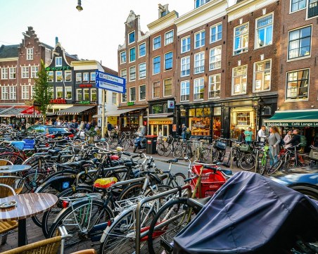 От Лондон до Амстердам на две гуми - едно ново преживяване