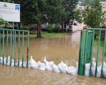 Придошли води заляха част от град Роман