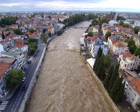 Река Чая бушува в Асеновград! ВИДЕО с дрон
