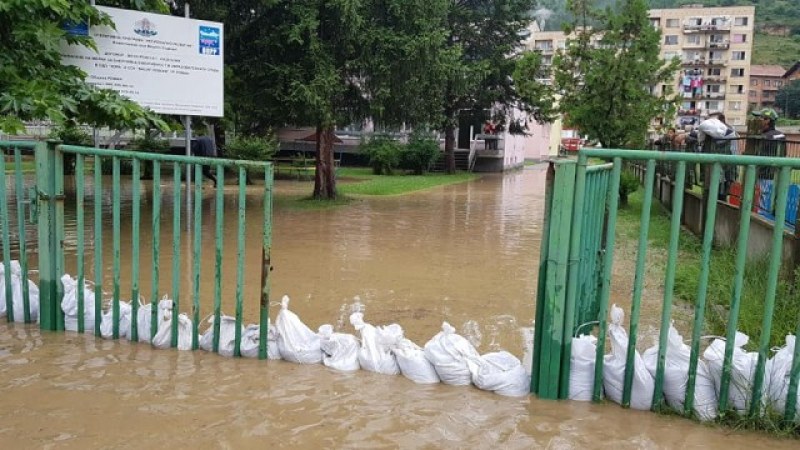 Придошли води заляха част от град Роман