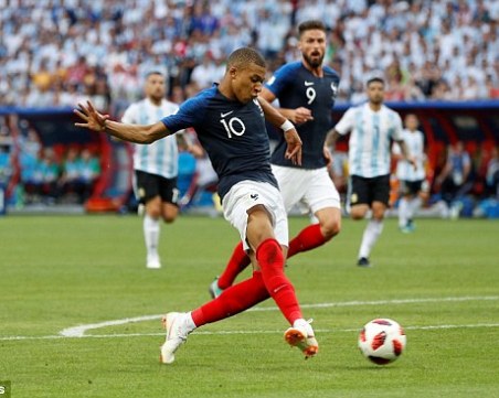 Франция изхвърли Меси и Аржентина в луд мач със 7 гола ВИДЕО