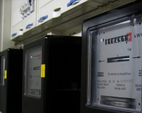 Извънредно отчитат електромерите заради новите цени на тока от 1 юли