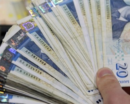 НАП погва 290 души: Харчат над 50 бона на година, доходи - нямат