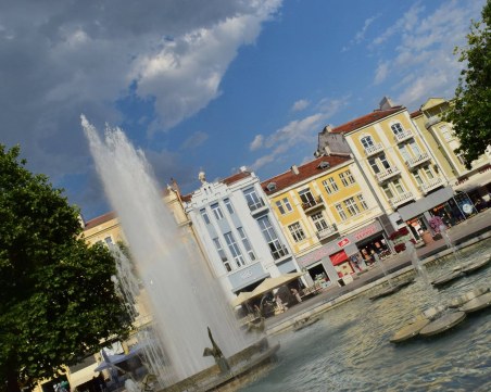 Жълт код за силен вятър в Пловдив днес СНИМКА