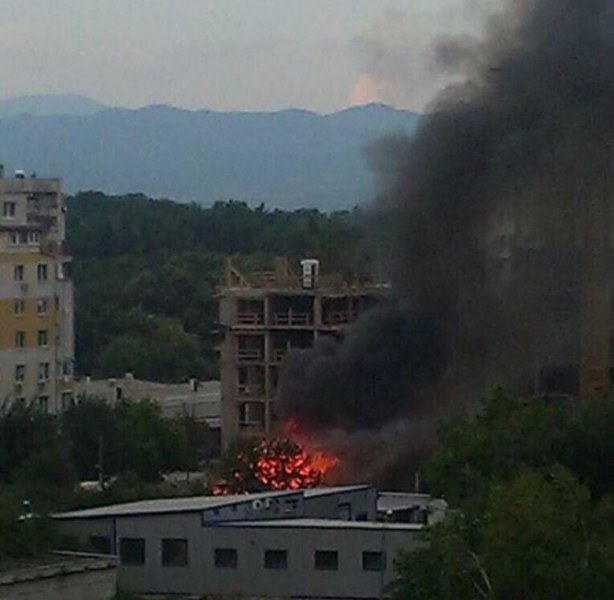 Пожар избухна в София! Огнените пламъци са колкото 6-етажна сграда, има пострадал! СНИМКИ