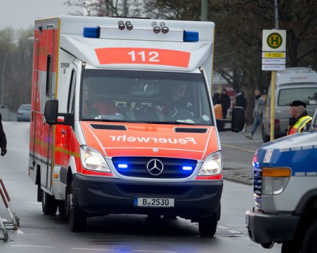 46 души пострадаха след катастрофа между автобус и линейка в Германия