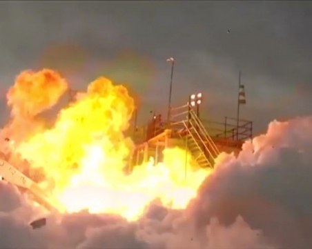 Космическа ракета се взриви секунди след излитане в Япония