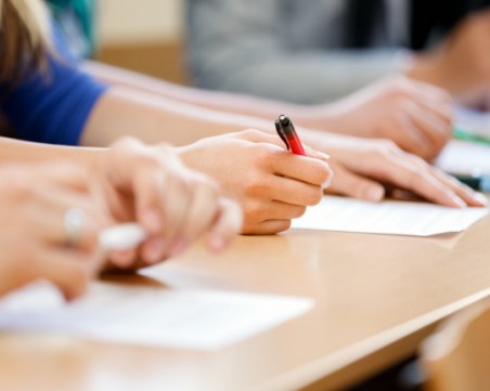 Отбой! Матурата по БЕЛ след VII клас остава същата и догодина