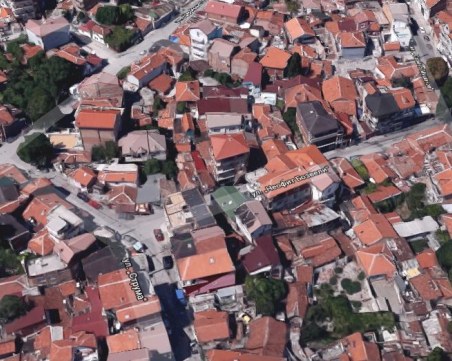 Пълен хаос по улиците в Аджисан махала, бутат къщи, за да налеят 11 млн. лева в квартала ВИДЕО