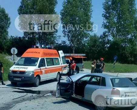 Петима души са в болница след тежкия сблъсък на 9-и километър СНИМКИ