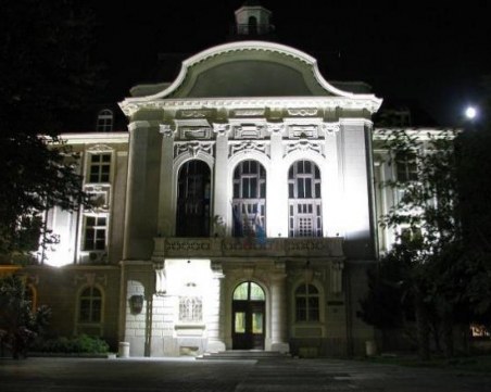 Среднощен арест на “цветен“ крадец под терасата на Общината в Пловдив!