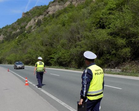 Камион се вряза в къща! Шофьорът е загинал намясто