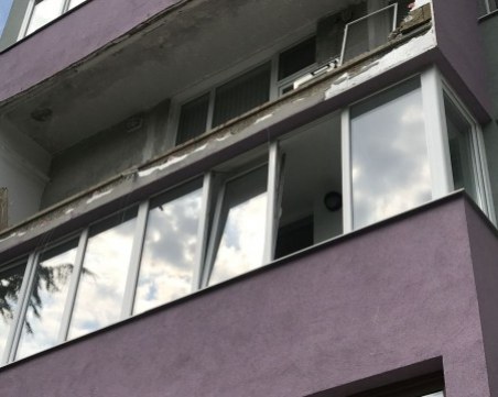 Мъж е в болница след взрив на газова бутилка