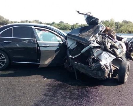 Жестокият удар с двама загинали край Пловдив в СНИМКИ и ВИДЕО