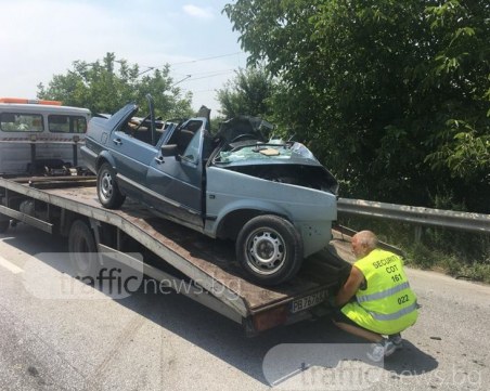 Режат ламарините, за да извадят пловдивчанката, загинала в тежка катастрофа ВИДЕО+СНИМКИ