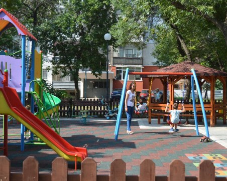 Откриха детска площадка за над 50 бона в Кючука СНИМКИ