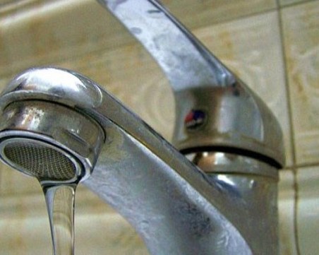 Пороят предизвика аварии, по високите етажи водата спря
