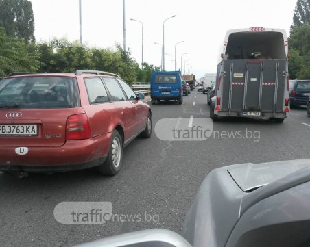 Зверско задръстване на моста на Адата след катастрофата на Околовръстното СНИМКИ
