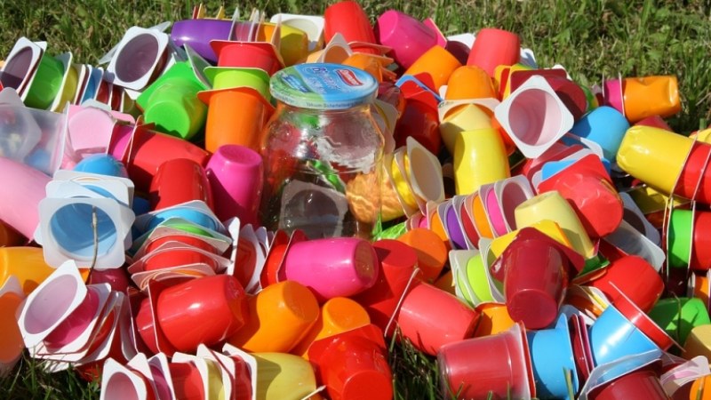 Край на пластмасовите сламки и чинии от Lidl! До края на 2019-а ги спират