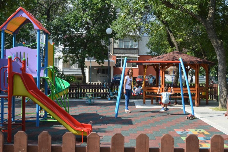 Откриха детска площадка за над 50 бона в Кючука СНИМКИ