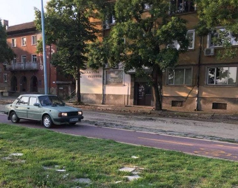 Пътник във времето се материализира в Пловдив! Ама... на грешното място СНИМКИ