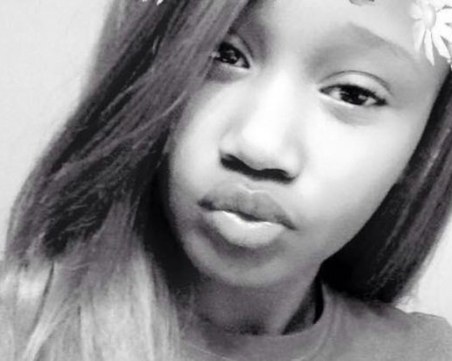 Брат наръга 15-годишната си сестра над 50 пъти с нож, защото се забавила в банята