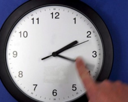 ЕК пак се чуди за лятното часово време, пита гражданите дали да го премахне