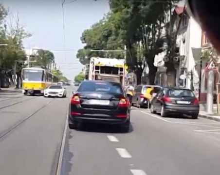 Показаха поредното безумно шофиране в София ВИДЕО