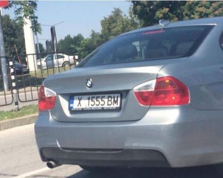 Жена с BMW връхлетя върху майка с количка на зебра преди Галакси СНИМКА