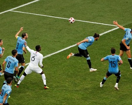 Франция разкърти бетона на Уругвай и е първият полуфиналист